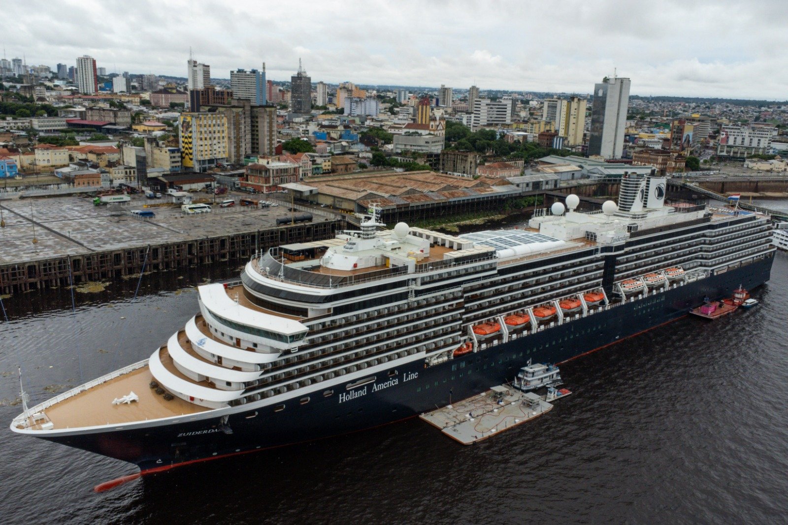 Primeiro Cruzeiro De Atraca No Porto De Manaus Centenas De